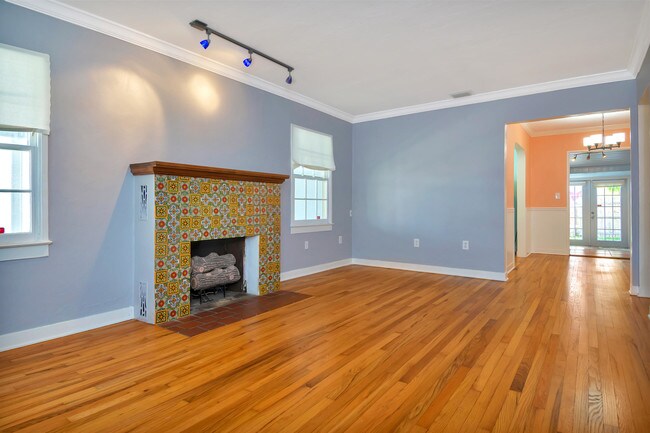 Building Photo - 918 N Palmway
