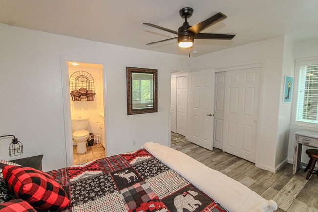 Foto del edificio - 43063 Goldmine Woods Ln