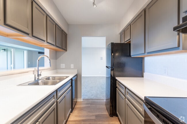 2HAB, 2BA - Ultimate Harlow - The Lake Shore Apartments