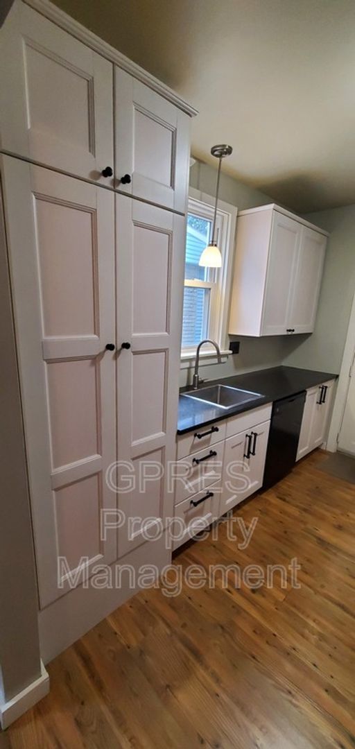Foto del edificio - Gorgeous Mt Lebanon Craftsman Home