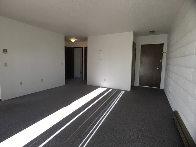 Building Photo - 630 NE Maiden Ln