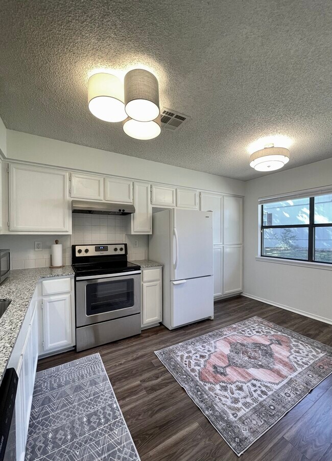 Building Photo - 26 Eleanor Ln