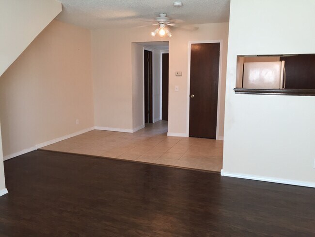 Foto del edificio - 1400 N Perkins Rd