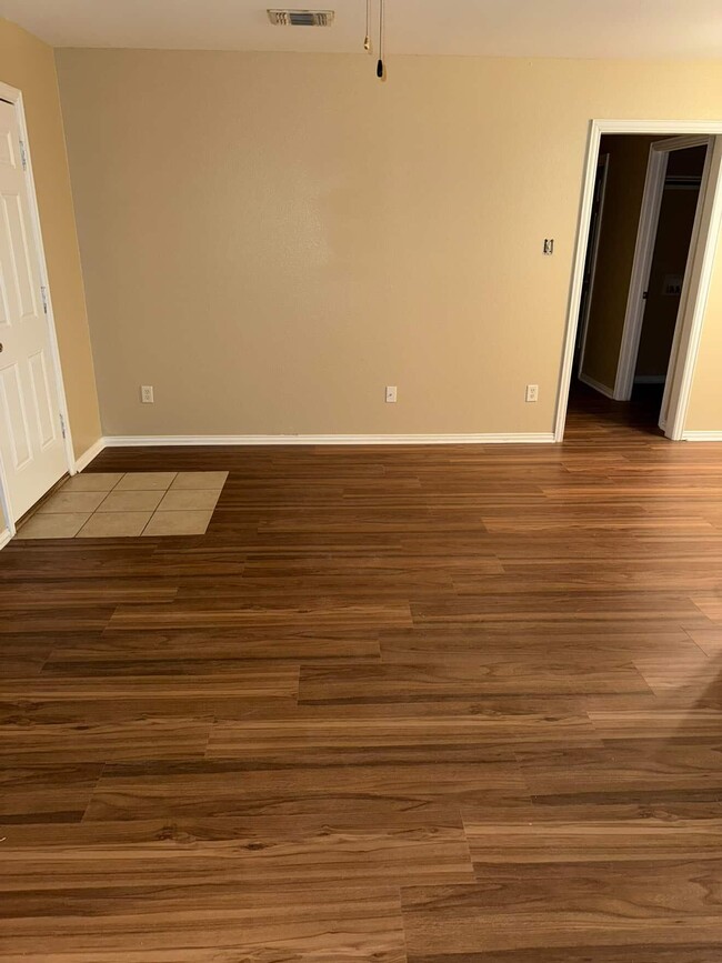 Building Photo - 1008 Turkey Creek Ct