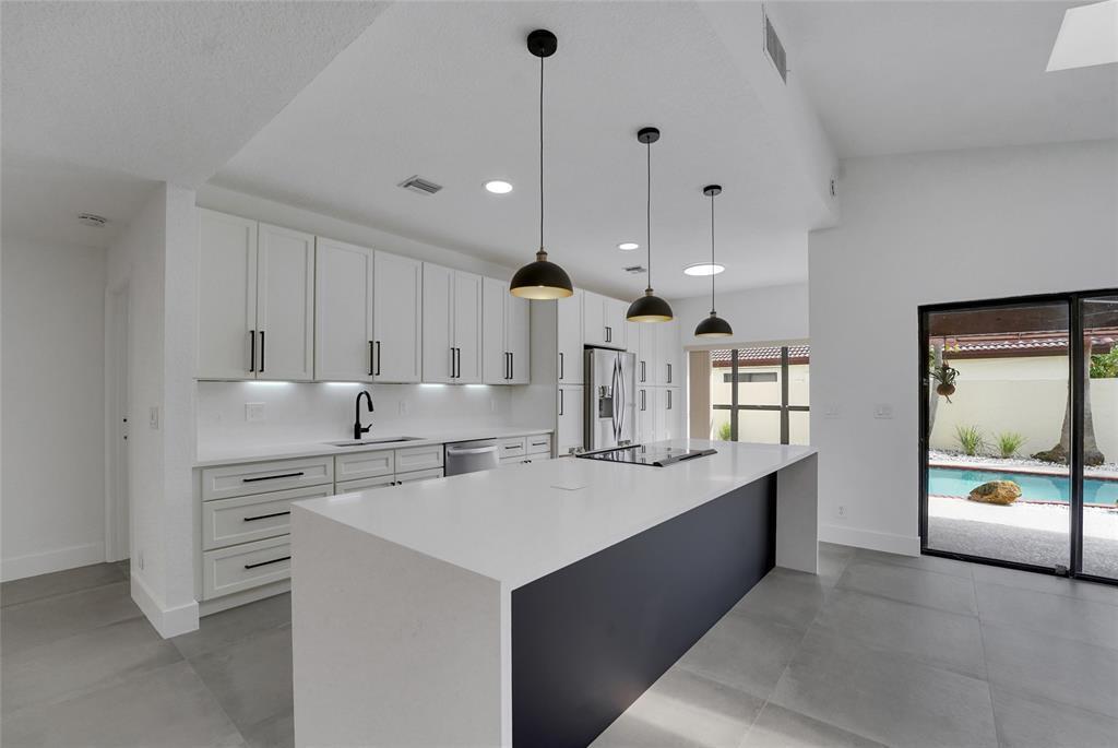 Primary Photo - 7850 Villa Nova Dr