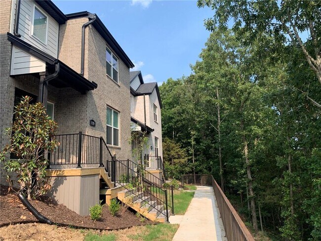 Foto del edificio - 2389 E Amherst Aly