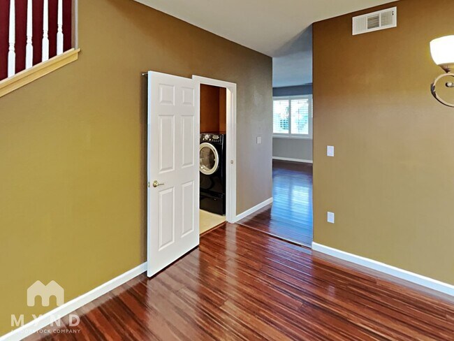 Building Photo - 637 Rock Rose Way