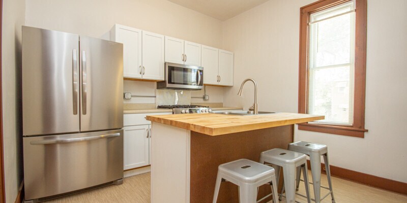 Primary Photo - 110 E 15th St