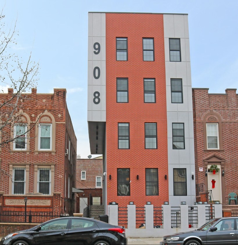 Primary Photo - 908 Bushwick Ave