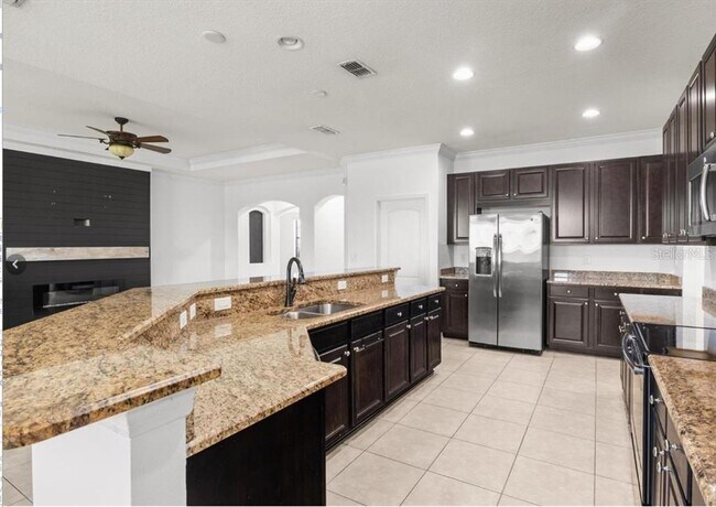 Foto del edificio - 4056 Sunset Lake Dr