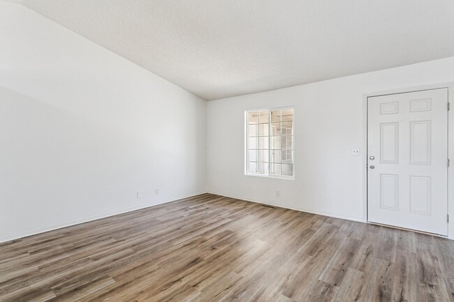 Building Photo - 4319 S Elizabeth Ave
