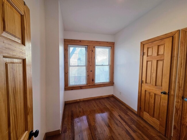 Foto del edificio - 329 N Preston St