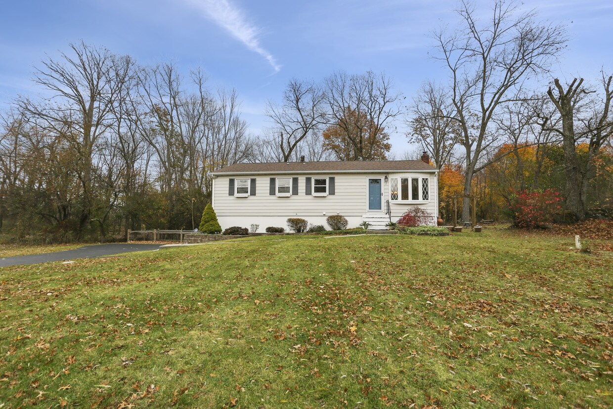 17 Fenmore Dr, Wappingers Falls, NY 12590 House Rental in Wappingers