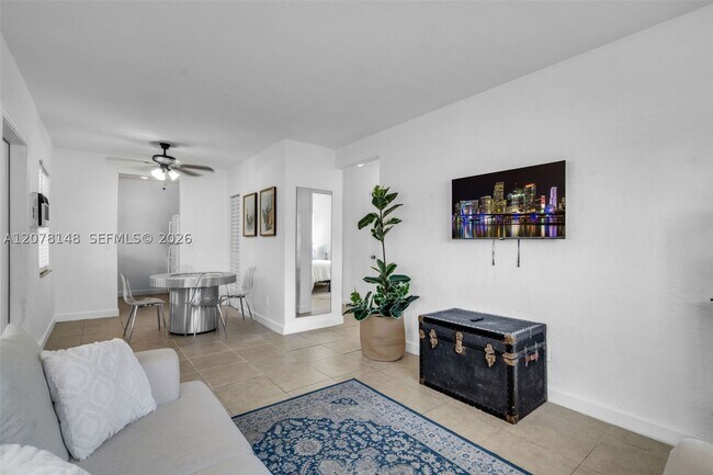 Foto del edificio - 1021 NW 23rd Ct