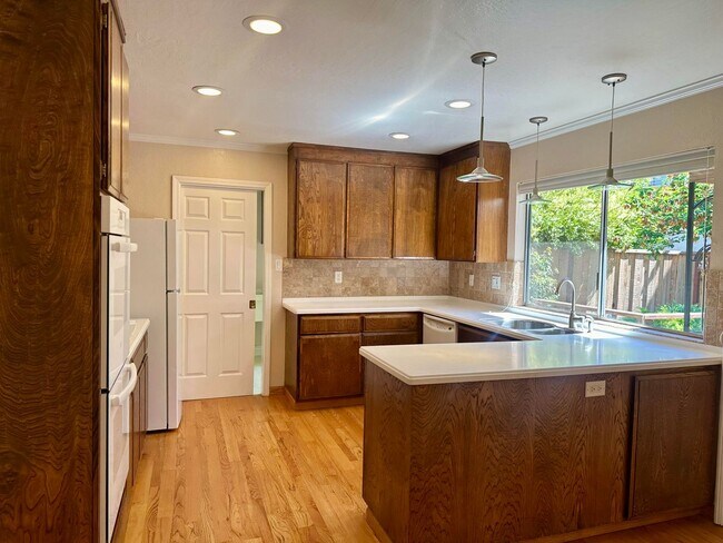 Foto del edificio - $4350 / 3 BR GORGEOUS REMODELED SUNNYVALE ...