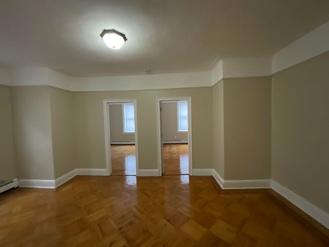 Building Photo - 256 Clendenny Ave