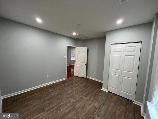 Building Photo - 7103 Fresno St