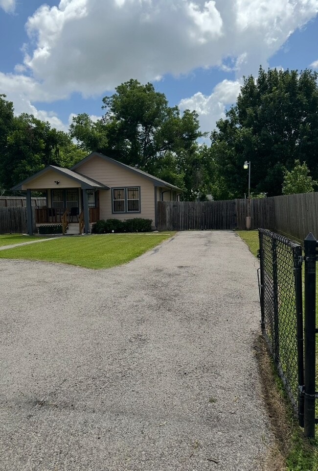 Building Photo - 3914 Kashmere St