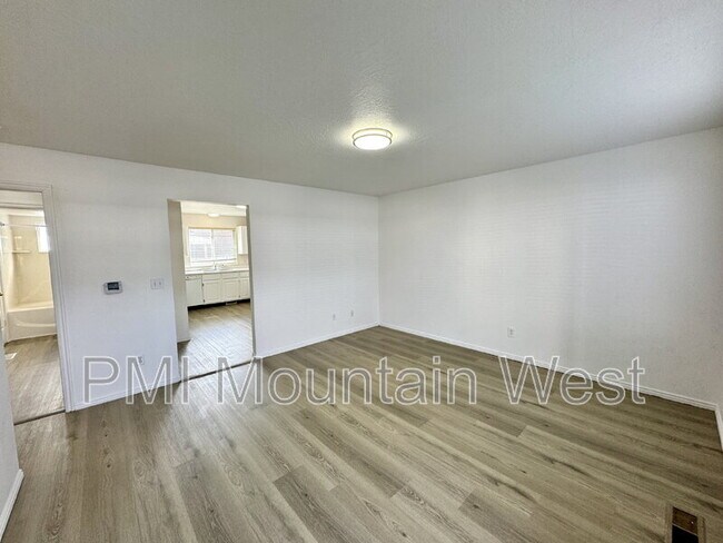 Foto del edificio - 49 S 200 W