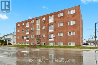 Building Photo - 4663 Huron St