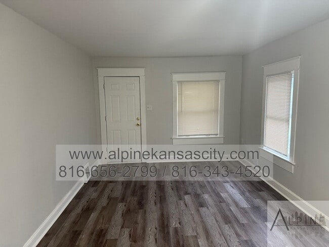 Building Photo - Independence Home on Fenced Lot!