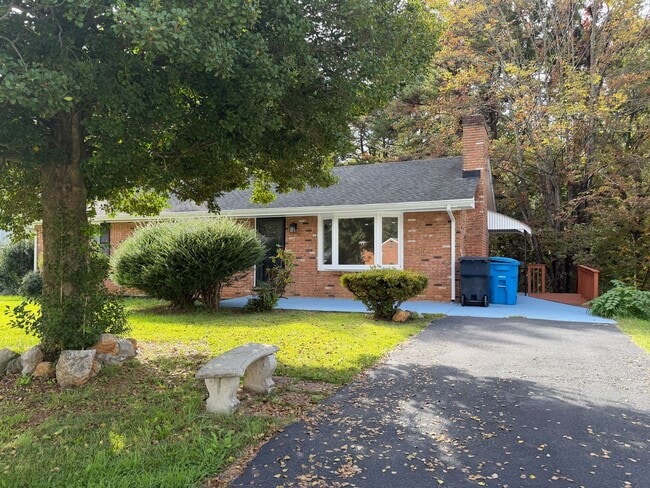 Building Photo - Beautiful Update Brick Ranch!
