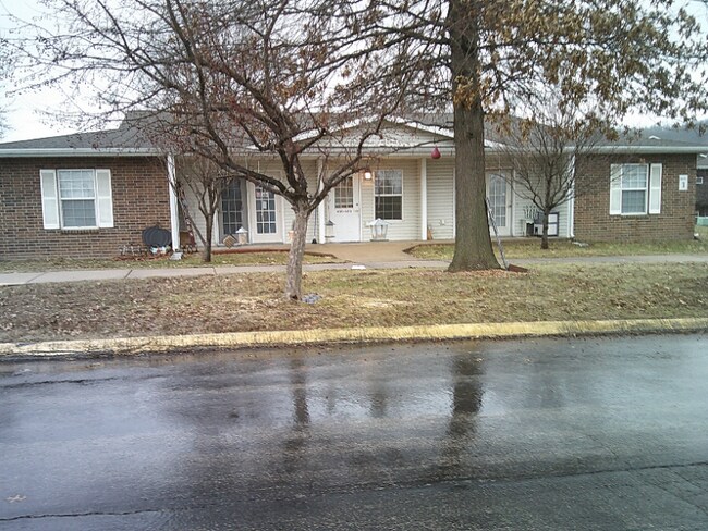 Foto del edificio - 400 Tella Jane Ln