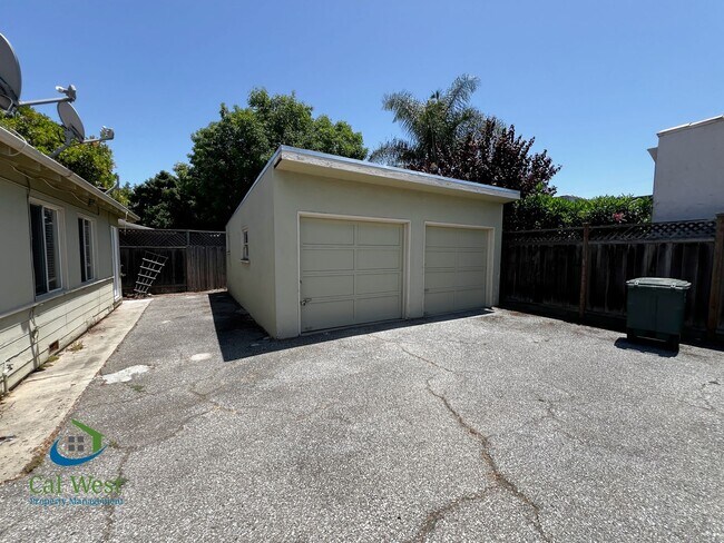 Foto del edificio - $2,795 - Darling 2 Bedroom 1 Bathroom Dupl...