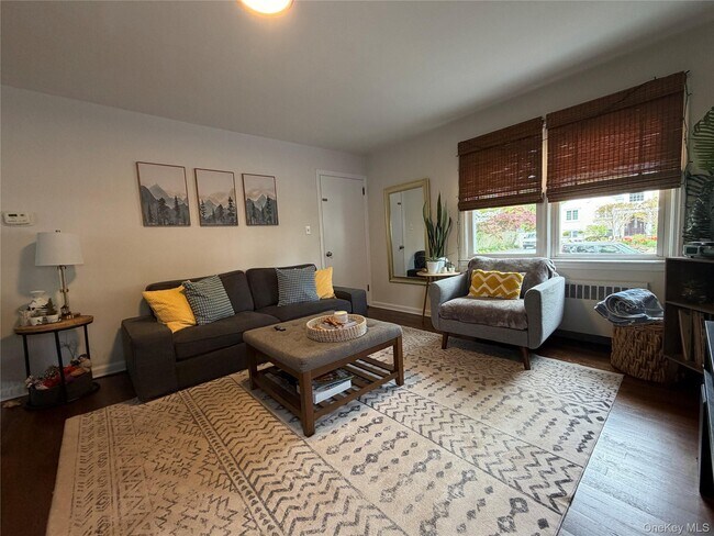 Foto del edificio - 135 Woolsey Ave