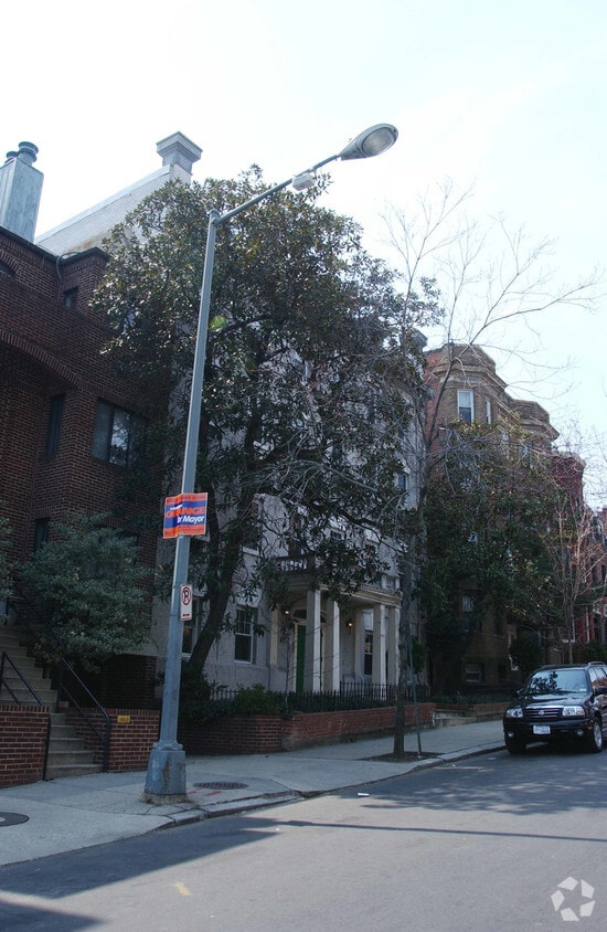 Building Photo - 1442 Somerset Pl NW