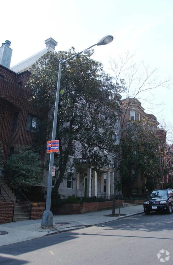 Foto del edificio - 1442 Somerset Pl NW