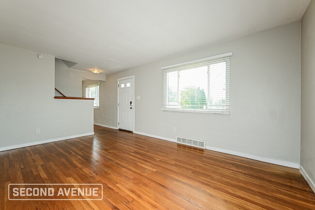 Foto del edificio - 1031 Greenlawn Dr