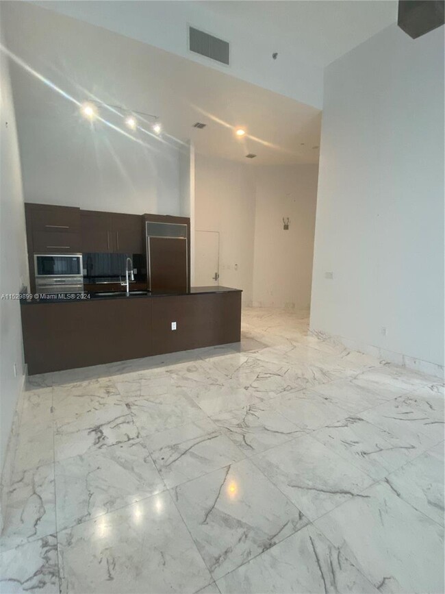 Foto del edificio - 475 Brickell Ave