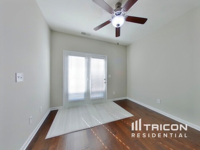 Foto del edificio - 311 Woodfern Ct