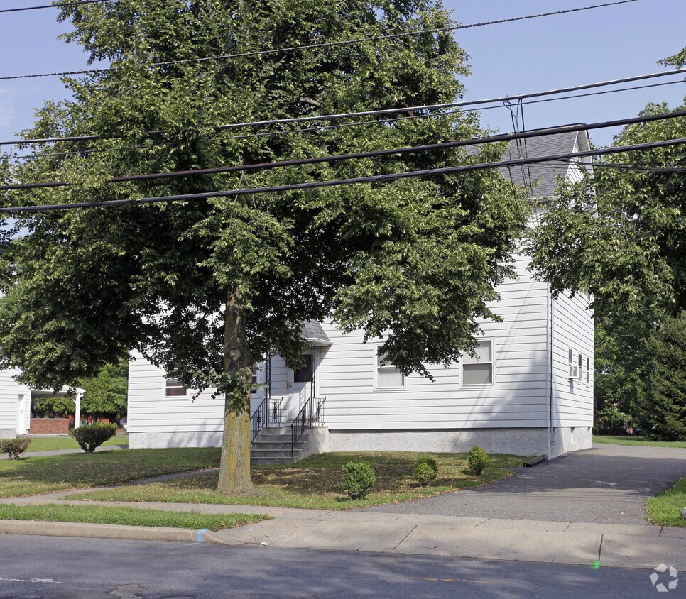 Building Photo - 8 Troy Hills Rd