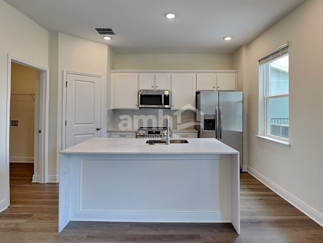 Foto del edificio - 5987 Sycamore Pl St