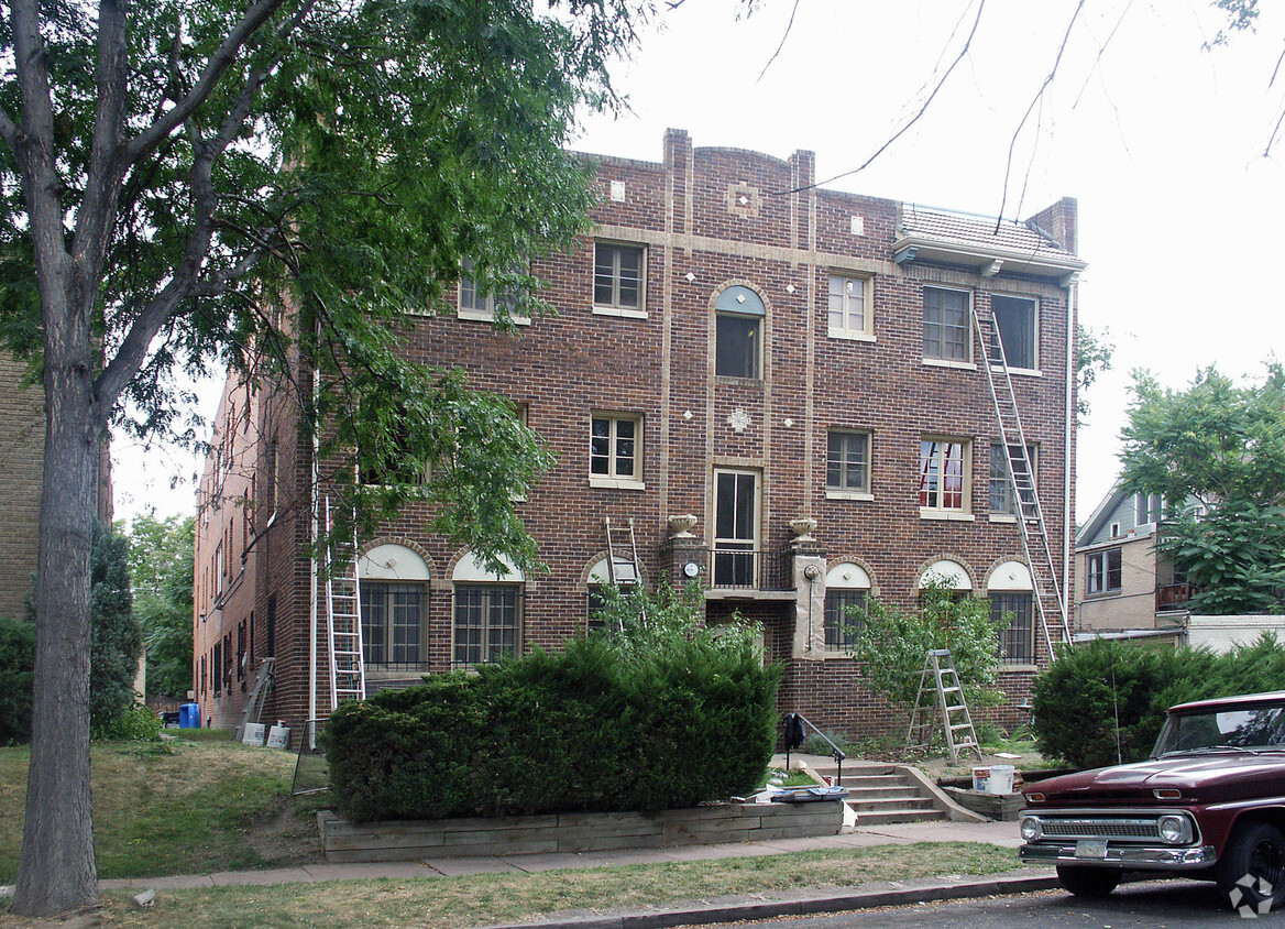 Building Photo - Yalun Apartments