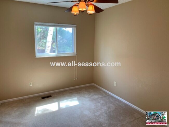Building Photo - 2765 Maroon Bells Ave