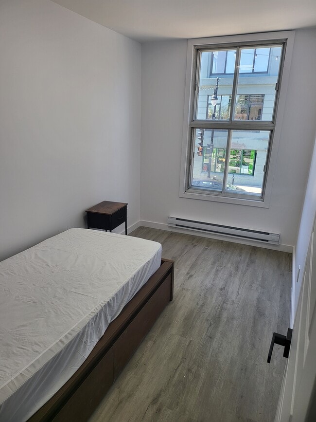 Building Photo - 4053 Boul Saint Laurent