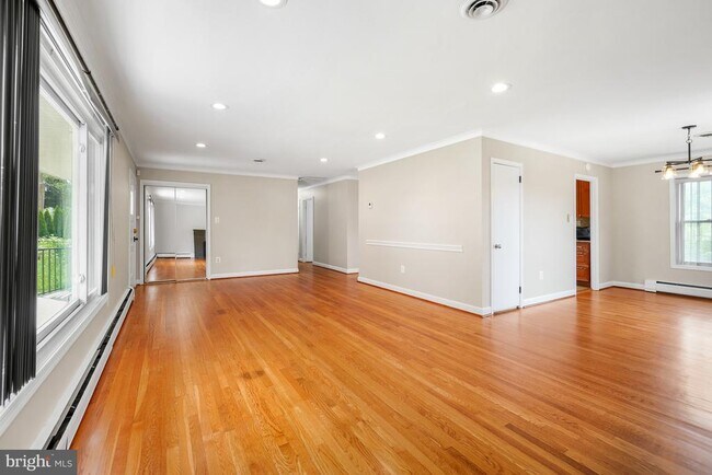 Foto del edificio - 8005 Murray Hill Dr