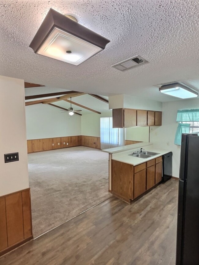 Foto del edificio - 1109 Hickory Dr