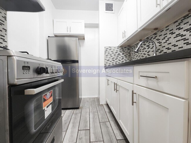 Foto del edificio - 6645 Broadway