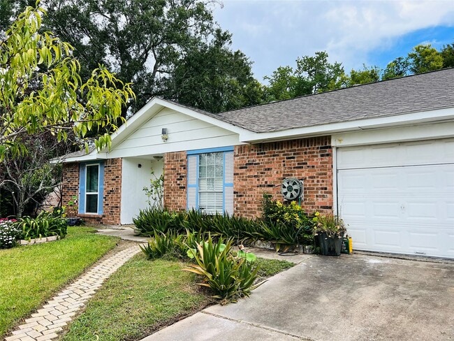 Building Photo - 17131 Hewing Dr