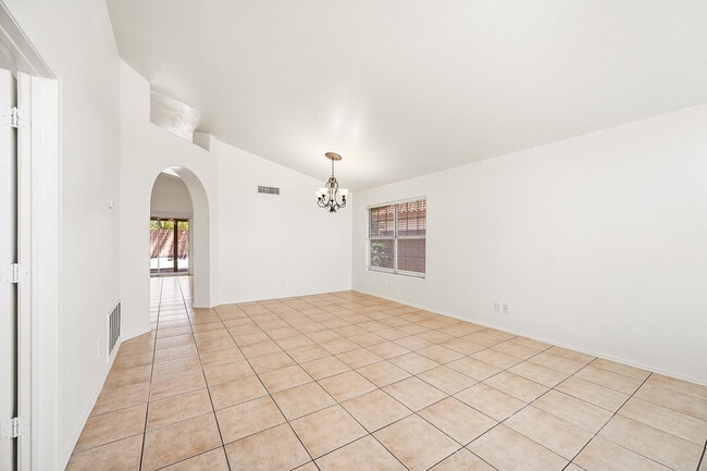 Building Photo - 5240 W Tonto Rd