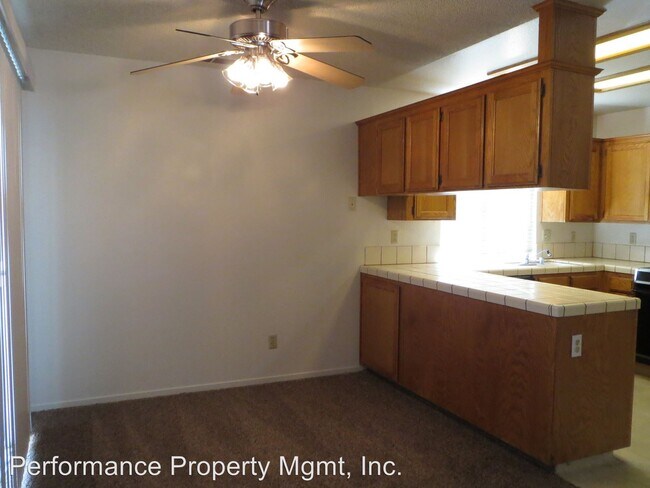 Building Photo - 3 br, 2.5 bath House - 8735 N. Cedar #140