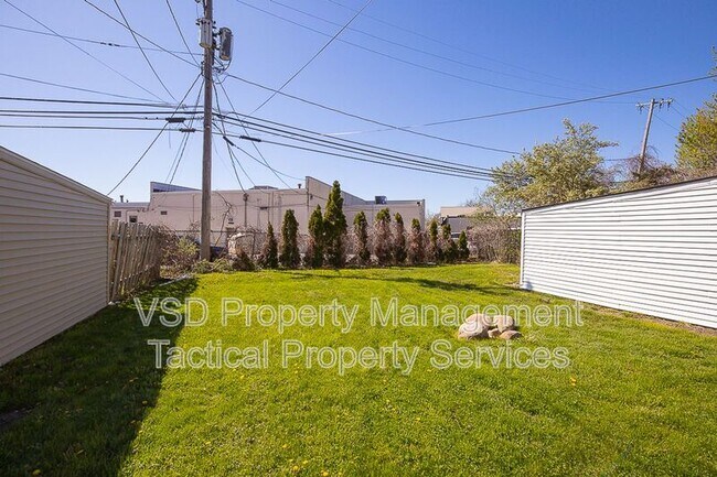 Foto del edificio - 374 E 232nd St