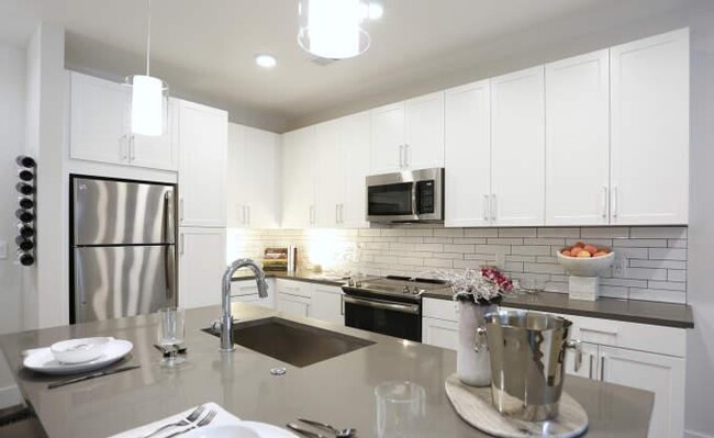 Building Photo - 3 bedroom in Atlanta GA 30328