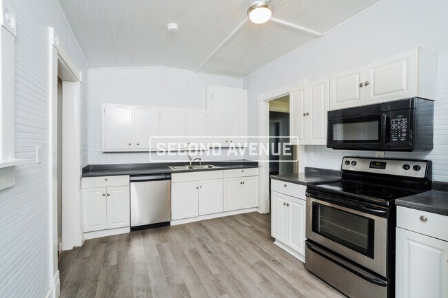 Building Photo - 320 N 35th ST