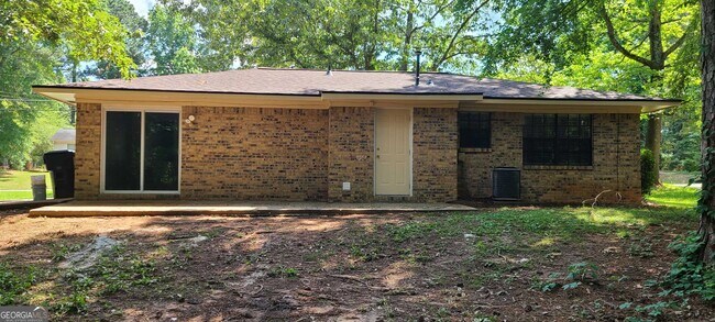 Building Photo - 326 Cindy Dr SE