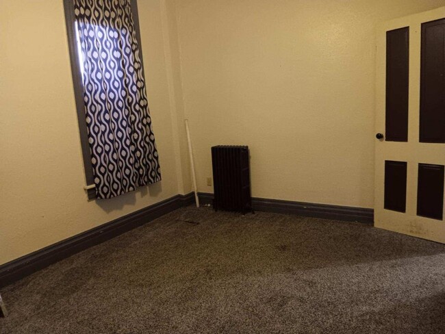 Building Photo - 110 1/2 S Main, Apt#2